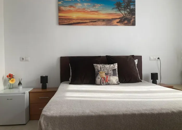 Room With Private Bathroom And Balcony Nearby The Mercado Central, Center And Beach
